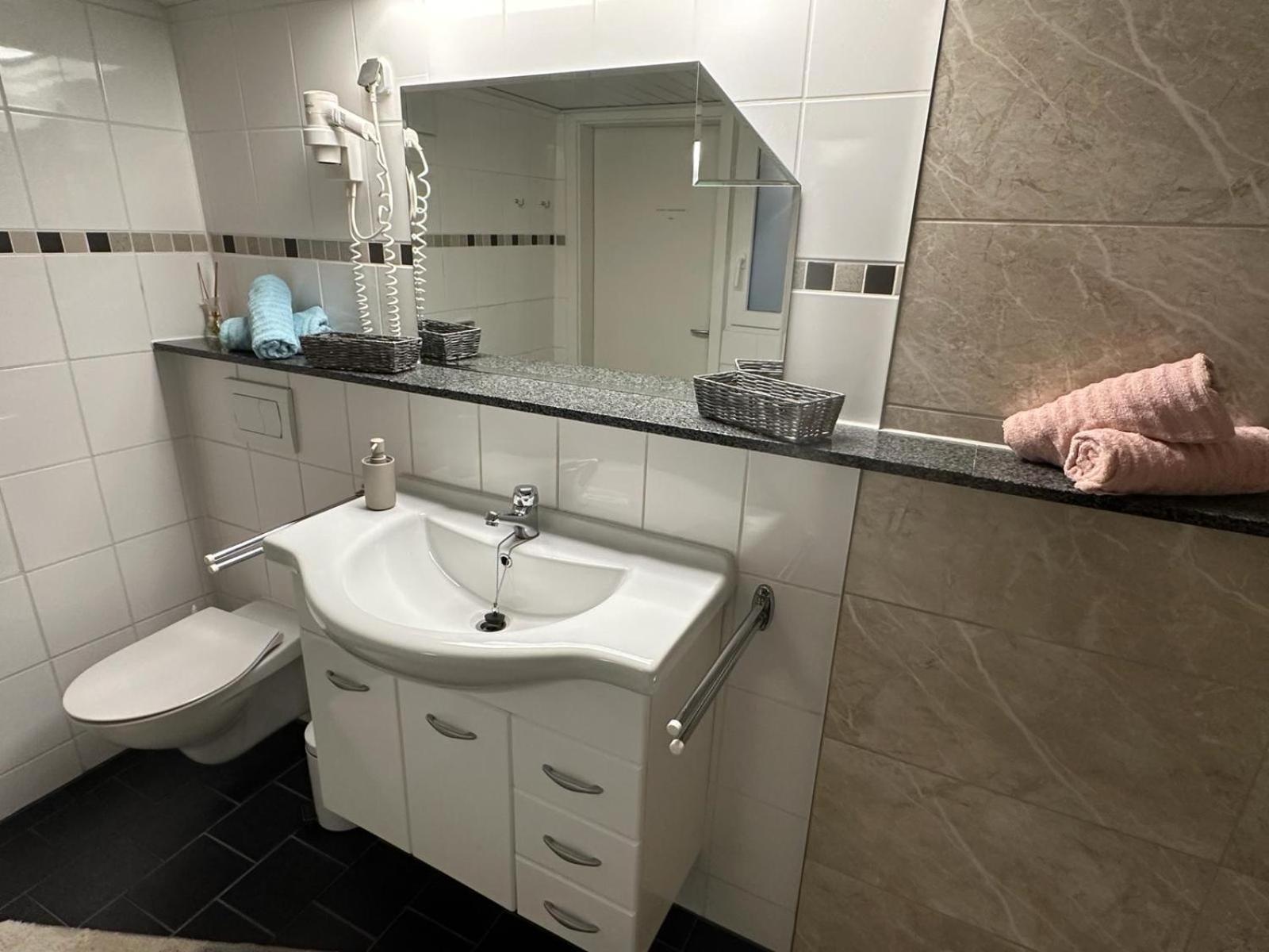 Christels Ferienwohnung 1 In Thale Mit Sonnenterrasse Und Grill Eksteriør bilde